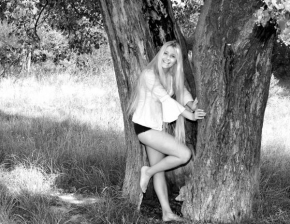 Černobíle… - Dorota u stromu