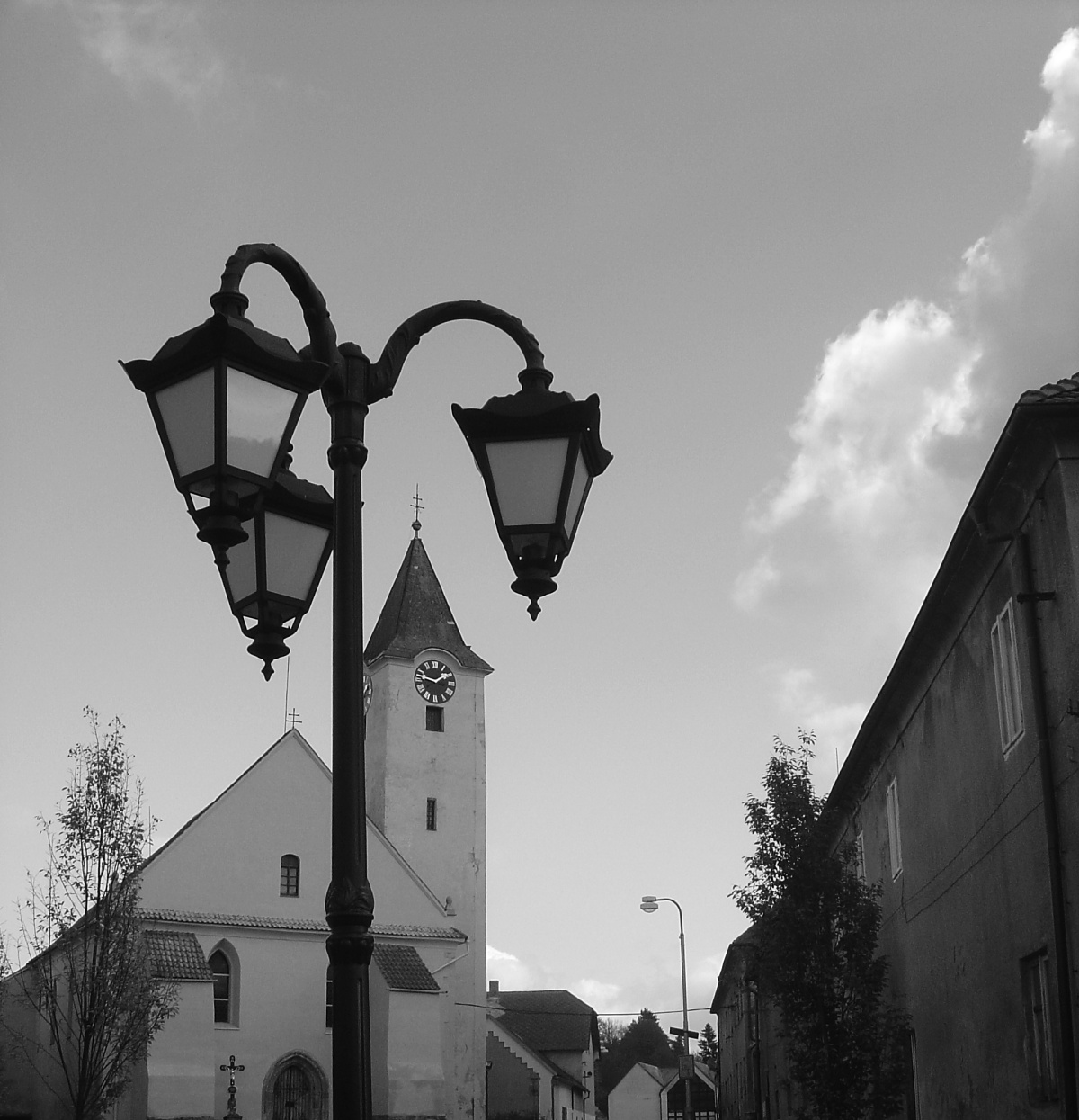 Lampa a kostel