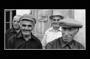 Černobíle… - Gruzie 2008 - staříci v arménské vesnici