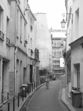 Černobíle… - Sama v Paříži