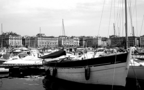 Černobíle… - Loď v přístavu Marseille
