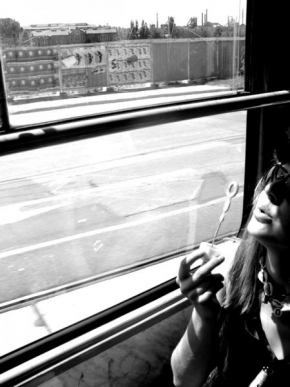 Černobíle… - V tramvaji