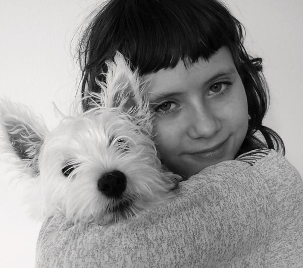 Dívka s psíkem