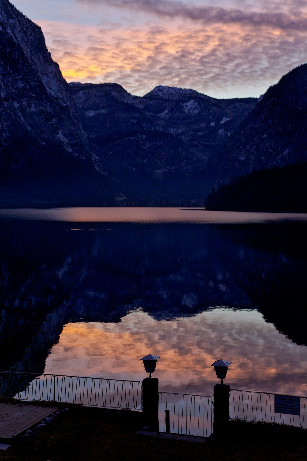 Halstattské jezero před usnutím