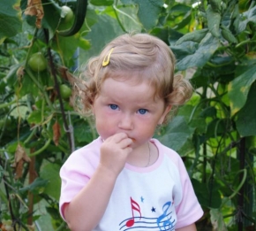 Portréty dětí - Karolinka ve skleníku