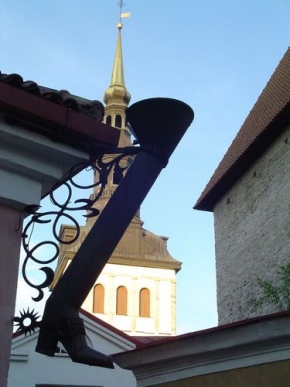 Detail v architektuře - Dlouhá noha v Rize..