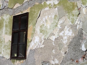 Petr Navrátil - Zámek Plumlov  okno na nádvoří