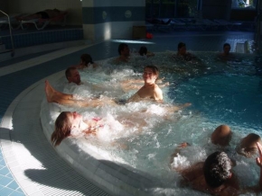 Úlovky z dovolené - Relaxace v bazénu...