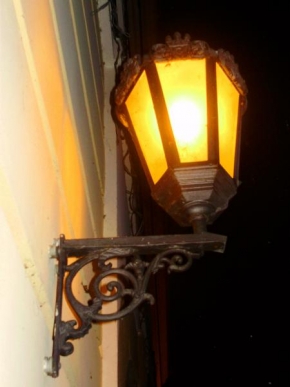 Po setmění - Lucerna na rohu ulice