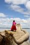 Zena z kmene Uros na jezere Titicaca-Peru