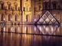 Pyramida v Louvre